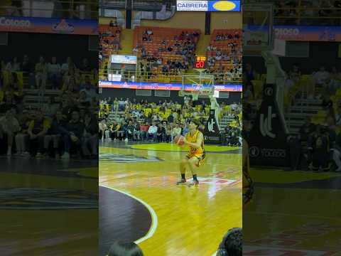 David Stockton three pointer for Capitanes de Arecibo