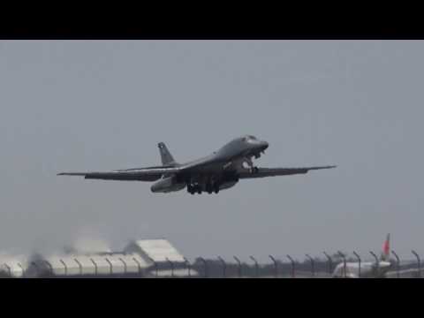 LOUD USAF Rockwell B1B Lancer Taking off from Avalon Airport