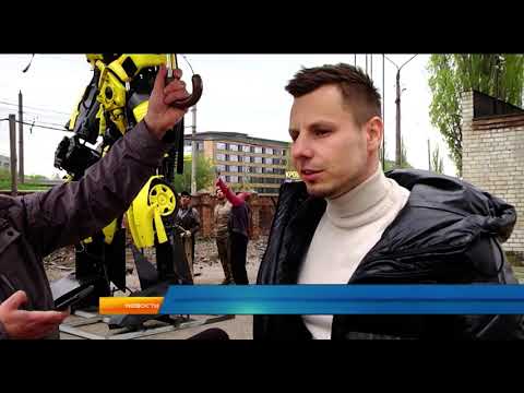 В Курске установили пятиметрового робота Бамблби
