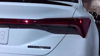 2019 Toyota Avalon sweeping rear turn signals (live speed)