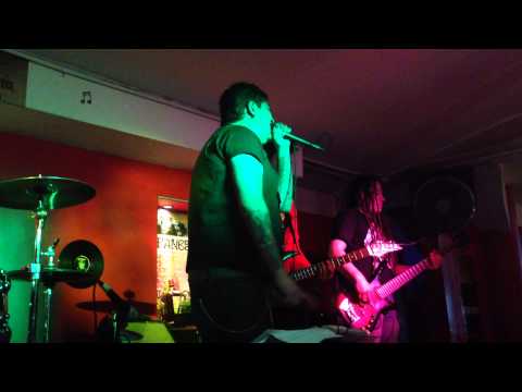 Peter Aviña en la mejor banda Free-da en el rock and drinks en Aguascalientes