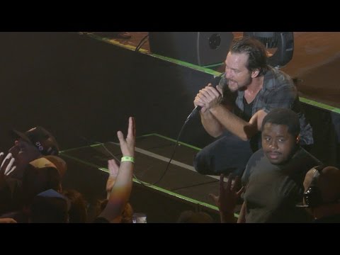 Pearl Jam: Breath [4K] 2016-04-18 - Hampton, VA
