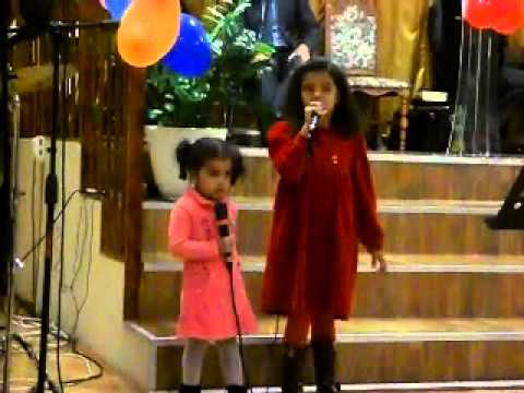 Ingrid e Sthefania cantando na igreja de Mantova Italia 16/10/2010