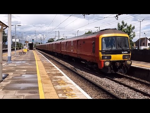 Class 325001 + 325015 Passing Bushey With a 1 Tone.