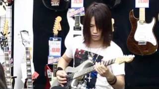 his face: easy for me!! Keep practicing boys!!! - Kurosawa_Gakki_Guitar Clinic