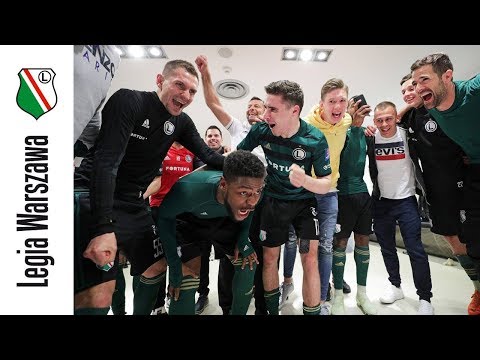 Radość w szatni po meczu z Górnikiem