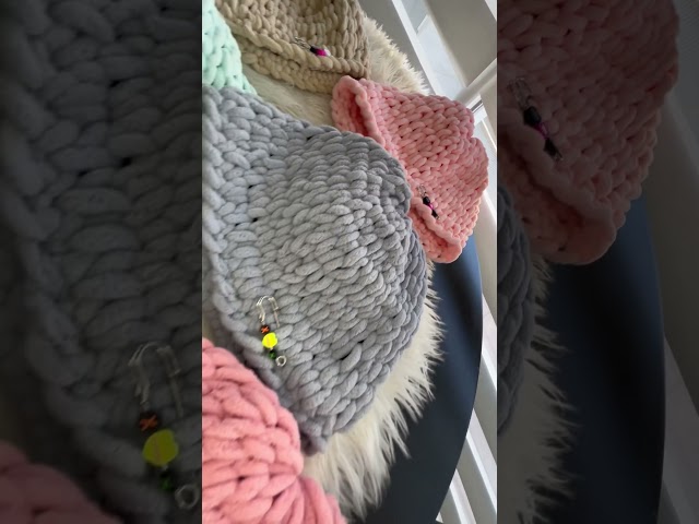 Vídeo relacionado con Gorro de lana con lateral levantado Amarillo amarillo Taille unique