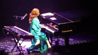 Tori Amos - Beulah Land (live - ATL 29.11.11).MP4