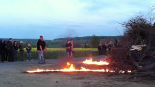 preview picture of video 'Maifeuer 2012 in Ebsdorf (Teil 1)'