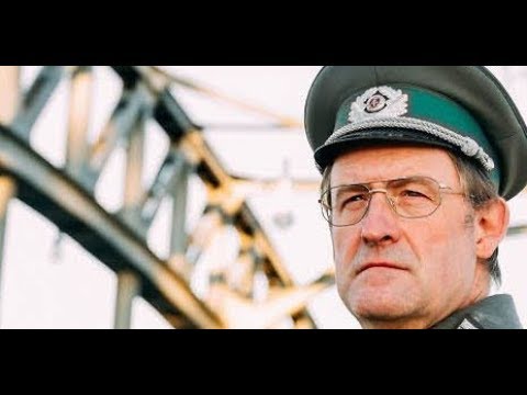 Hunderte Menschen nahmen bei einer bewegenden Trauerfeier Abschied von Halles Schauspieler Karl-Fred