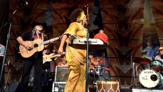 Nation Beat and Willie Nelson - I'm So Lonesome I Could Cry (Live at Farm Aid 2008)