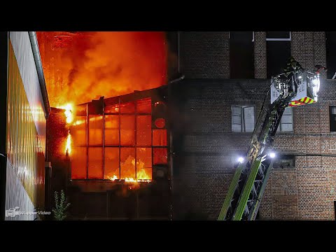 Feuer in leerstehendem Gebäude an der Schwarzbach in Wuppertal-Oberbarmen | 25.06.2020