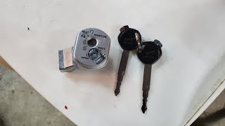 How to open this stupid lock cover shield guard on a Honda Scooter Elite 110 NHX110 Lead