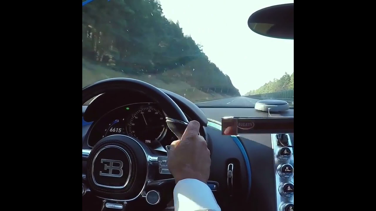 Bugatti Chiron : 0 - 300 km/h (186 mph) in 13.1 seconds #shorts