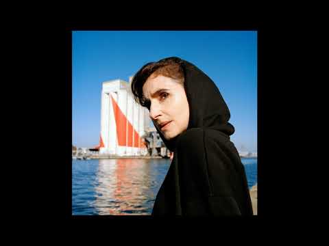 PREMIERE: Maud Geffray feat. Rebeka Warrior - I Fall At Five (Nite Session) [Pan European Recording]