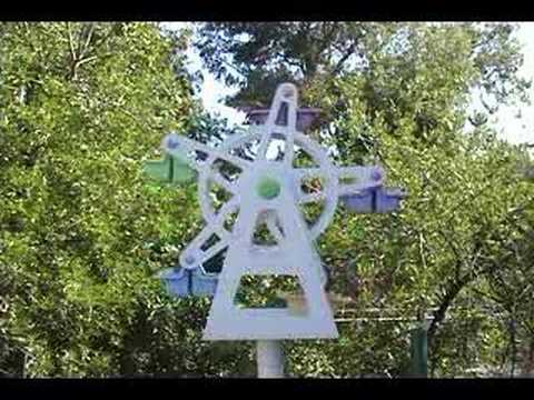 FerrisFeeder Ferris Wheel Bird Feeder