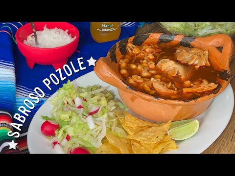 Receta de. POZOLE ROJO de PUERCO con MANITAS de PUERCO