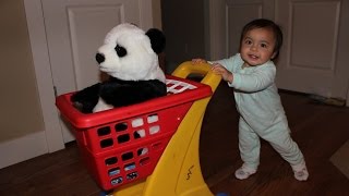 preview picture of video 'Baby goes shopping with panda'