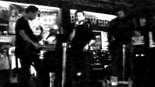 SKYLAB- Running In Circles (Live @ Titanic) 2004