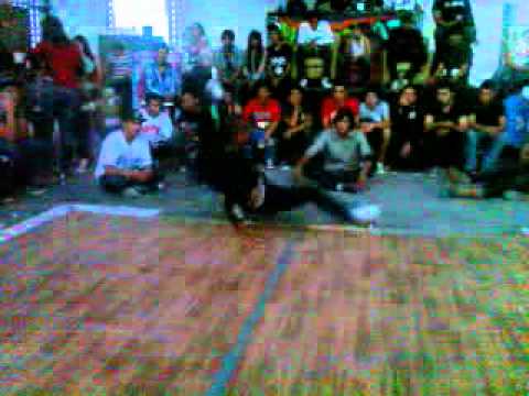 Bboy Chava (Show time) vs Bboy Cboy (Sopitas con huevo) BORN TO DANCE 2