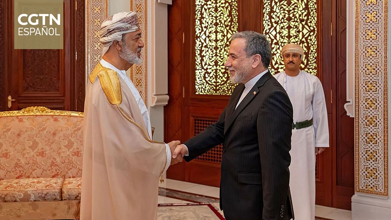 Canciller iraní conversa con autoridades en Omán para asegurar el tránsito por el estrecho de Ormuz