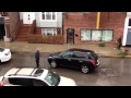 Camioneta intenta fugar y ocasiona desastre
