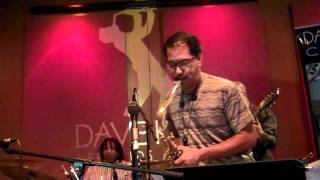 Greg Karukas Performs Manhattan Live at Spaghettinis