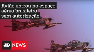 FAB atira e intercepta avião com 500 kg de cocaína