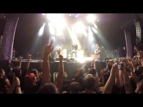 Berri Txarrak - Denak Ez Du Balio feat. Tim Mcilrath (Rise Against) @BEC 04-10-2015 GoPro