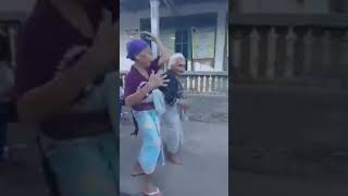 Download lagu Nenek-nenek joget.bikin ketawa mp3