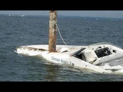 ►NEW Boat crashes into dock 2017