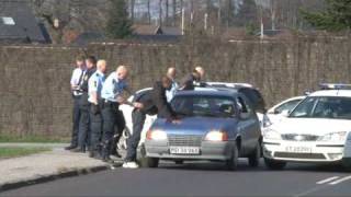 preview picture of video '3 anholdt i en stjålet bil. Vindingvej i Vejle. 10/04-2009. Kl. 16.40.'
