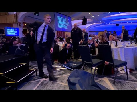 Trump, evacuado ileso de la cena de corresponsales de EEUU - laSexta Noticias