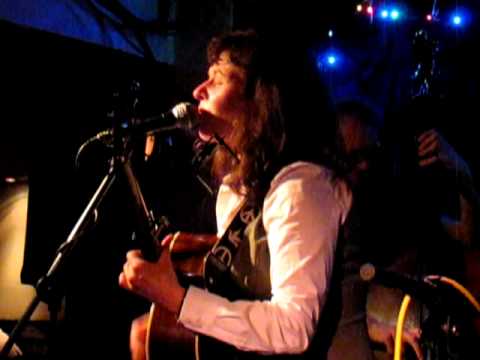 Polly Paulusma - Over The Hill (The Troubadour, London, 15/04/2012)