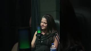 A FORÇA DO ENFRENTAMENTO VEM DA ARTE. A MAIRA CITA O FATO DA ALMA DO ARTISTA QUE HABITA DENTRO DELA.