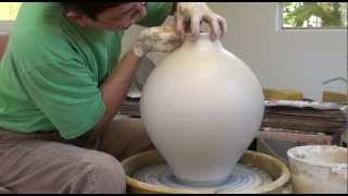 107. Throwing a Large Round Vase / Bottle with Hsin-Chuen Lin