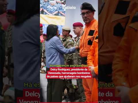 DELCY RODRÍGUEZ, PRESIDENTE DA VENEZUELA, HOMENAGEIA BOMBEIROS DE PAÍSES QUE AJUDARAM NOS RESGATES
