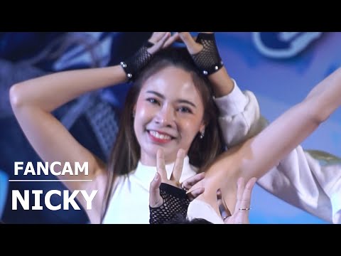 220903 Riley cover ITZY (Nicky as Yuna) - WANNABE @ Huamark Town Center Cover Dance