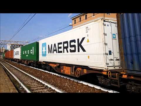 IL SALUTO DELLA 484+E.189 CON MERCI IN TRANSITO A MILANO LAMBRATE. 26 - 9 - 2015