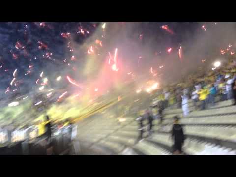 "Hinchada de Táchira - Sale el Campeón. Deportivo Táchira vs. Yaracuyanos. 26/01/2013" Barra: Avalancha Sur &bull; Club: Deportivo Táchira
