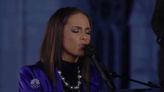 Alicia Keys - Little Drummer Girl (christmas in rockefeller center 2009)