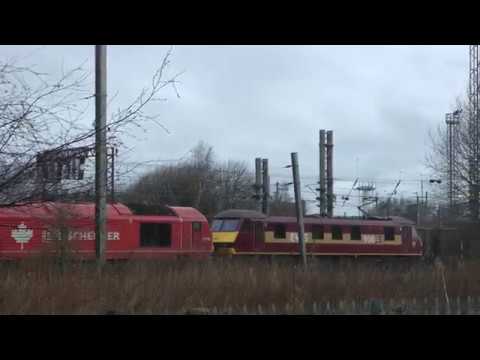 90035+67018'lightengines into Arpley sidings 22'1'19