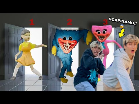 NON SCEGLIERE LA PORTA SBAGLIATA CHALLENGE! AIUTO C’È HUGGY WUGGY!! *ci stanno inseguendo*