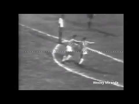 Douglas da Silva (Santos) - 10/10/1968 - Santos 9x2 Bahia - 1 gol