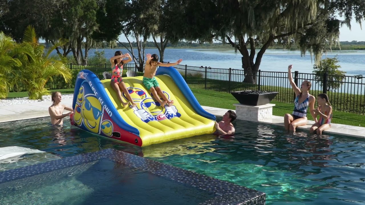Aire de jeux aquatique gonflable avec glissade video thumbnail