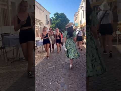 @brookeviintage and lindy_bop People's reactions to vintage style in Portugal.