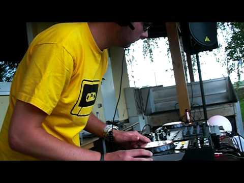 ILIAS BALTHASAR at SIXPAPERPLANES.DE DAYLIGHT OPEN-AIR, Muldewiesen Jeßnitz - 16.07.11