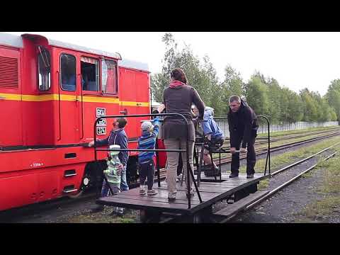 Tadzio jedzie drezyną