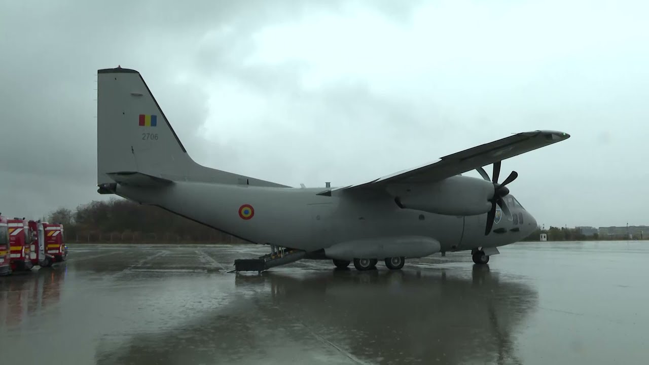 Video - Patru pacienţi cu COVID-19, transportaţi în Italia, cu o aeronavă militară