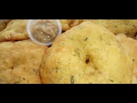 "Surinamese Bara" filled with "Chicken Masala" "Surinam Food" [ASMR]